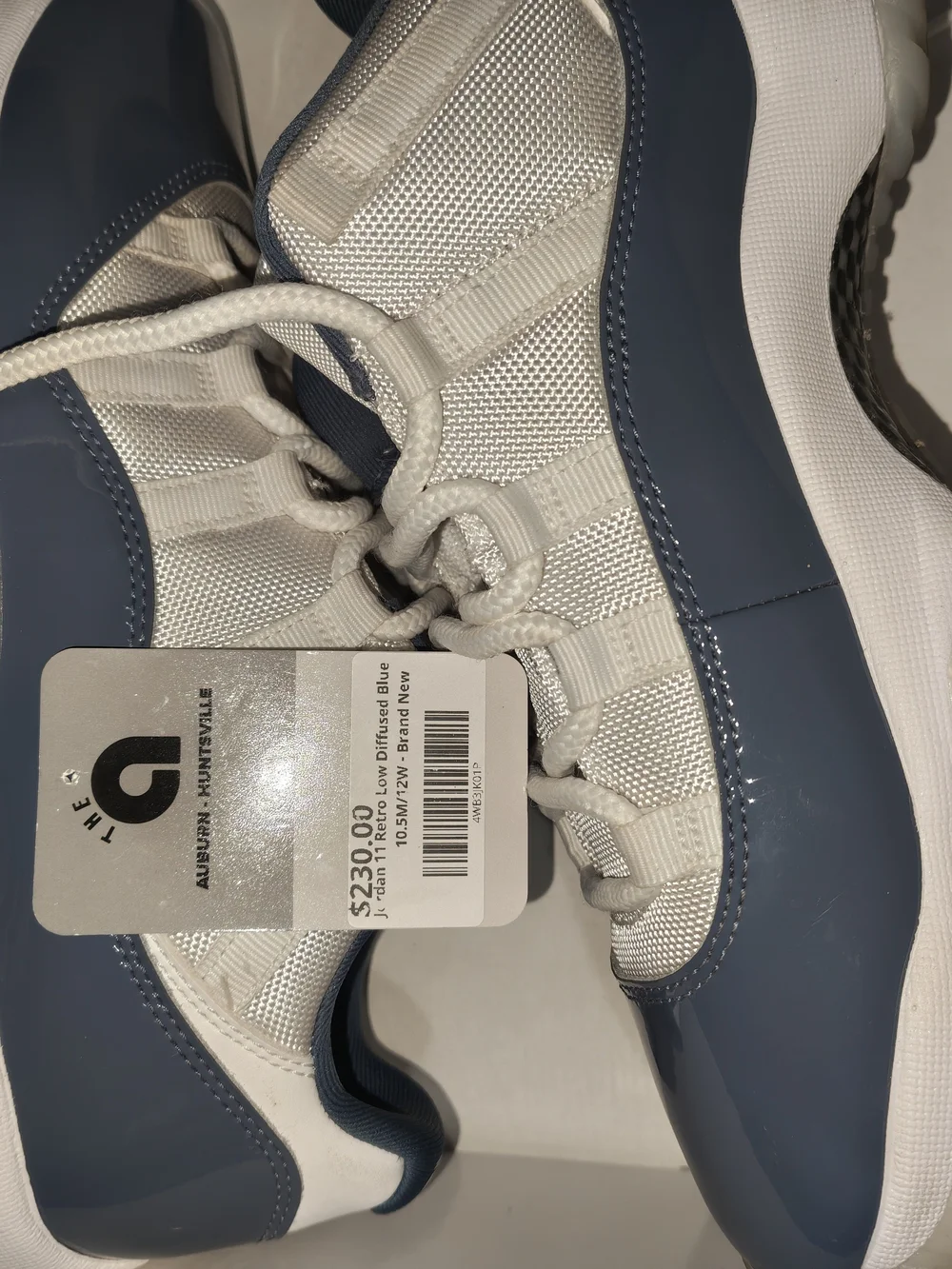 Jordan Low-Top Sneakers in White and Slate Blue